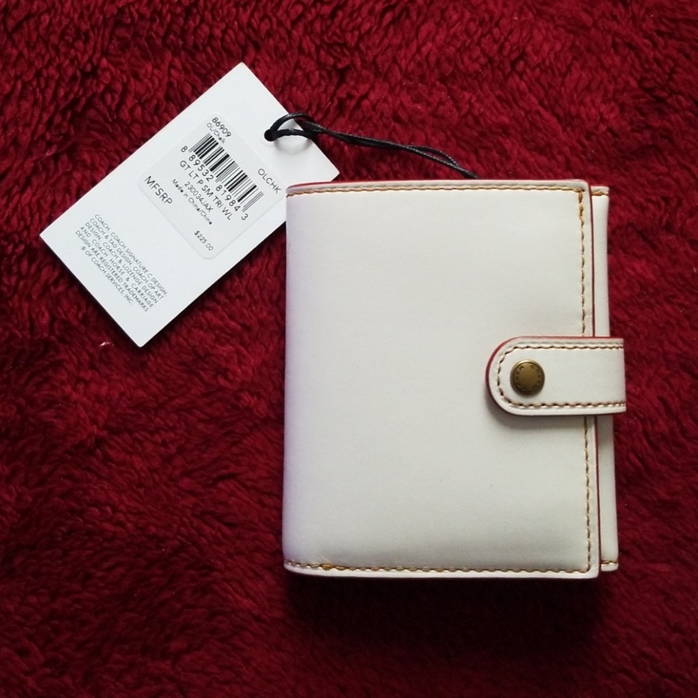 Women coach wallet
